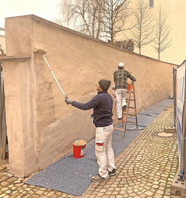 Die Mauer in der Bauerngasse wird gest...ls Open-Air-Galerie dienen zu knnen.   | Foto: Helmut Seller