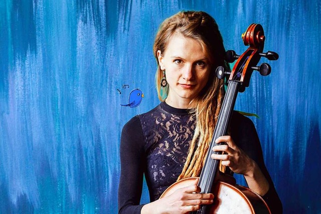 Ronja Maltzahn mit Cello und Dreadlocks  | Foto: Zuzanna Badziong (dpa)