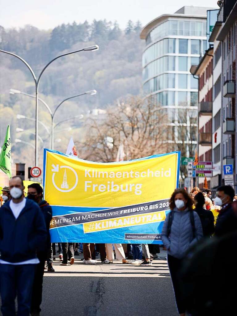 Am Freitag sind mehrere Tausend Menschen bei einer Kundgebung von Fridays for Future durch Freiburgs Innenstadt gezogen.