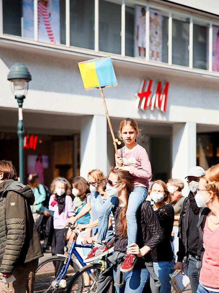 Am Freitag sind mehrere Tausend Menschen bei einer Kundgebung von Fridays for Future durch Freiburgs Innenstadt gezogen.