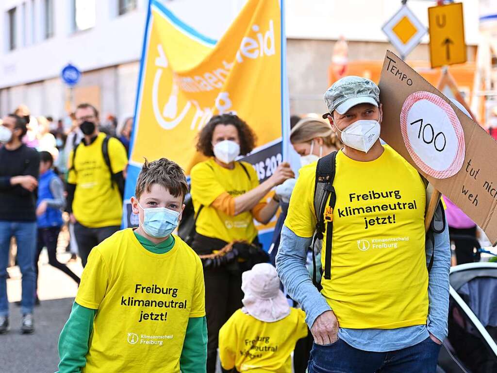 Am Freitag sind mehrere Tausend Menschen bei einer Kundgebung von Fridays for Future durch Freiburgs Innenstadt gezogen.