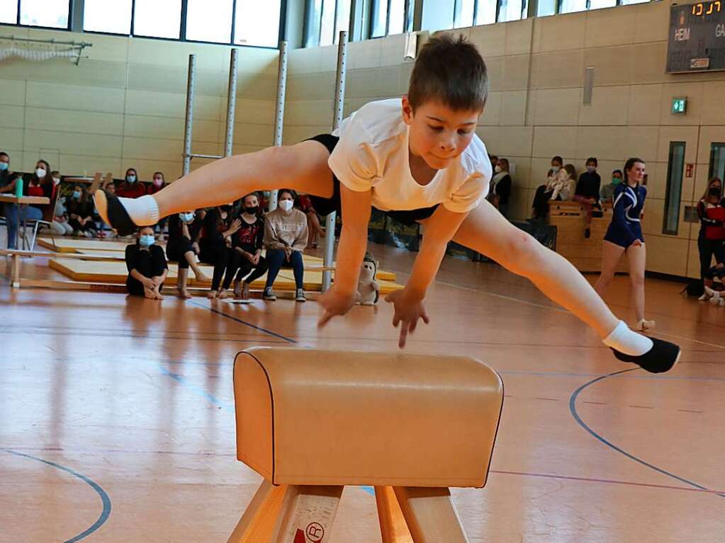 Beste Stimmung herrschte beim Turnwettkampf in der Bonndorfer Stadthalle. Die jungen Sportlerinnen und Sportler freuten sich, nach zweijhriger Corona-Pause wieder ihre Leistungen zeigen zu knnen.