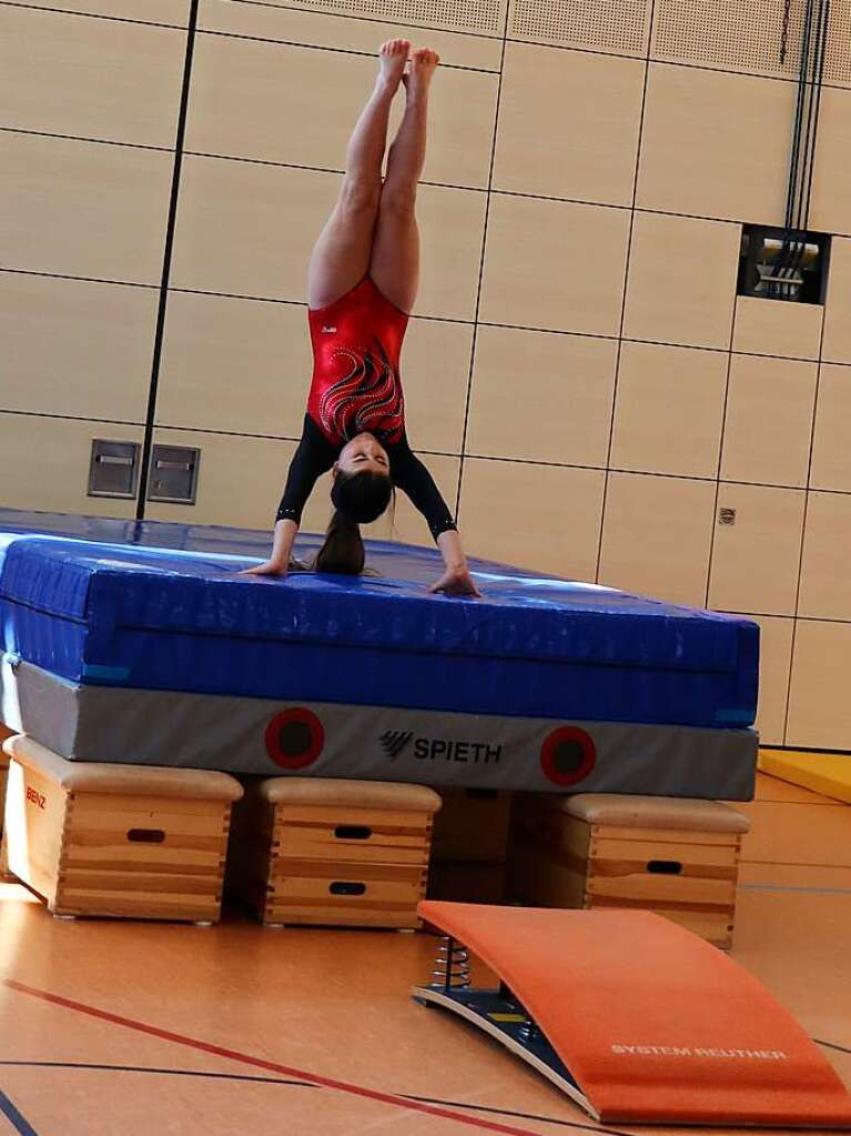 Beste Stimmung herrschte beim Turnwettkampf in der Bonndorfer Stadthalle. Die jungen Sportlerinnen und Sportler freuten sich, nach zweijhriger Corona-Pause wieder ihre Leistungen zeigen zu knnen.