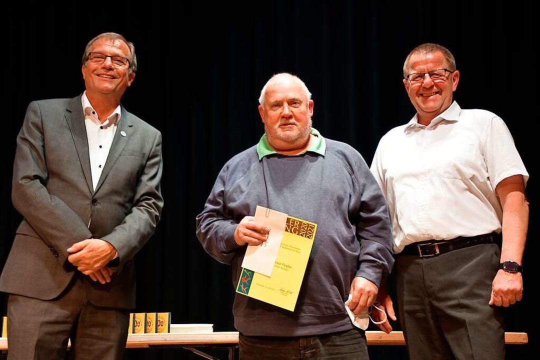 Für sein langjähriges ehrenamtliches E...hardt (links im Bild) und Dieter Wild.  | Foto: Heinz und Monika Vollmar