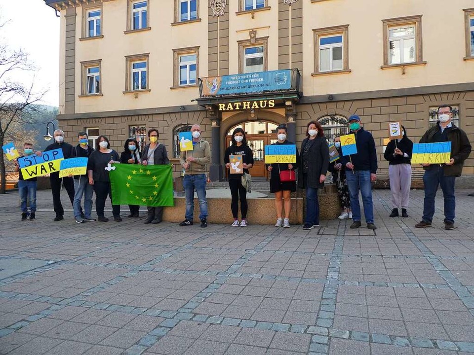 Solidarität mit der Ukraine vor dem Neustädter Rathaus  | Foto: Peter Stellmach