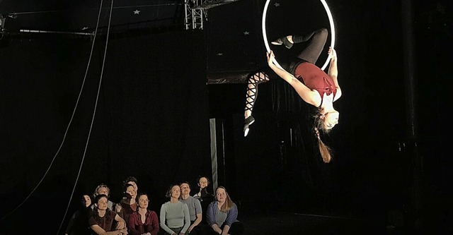 Das Ensemble zeigt artistische und tnzerische Momente.  | Foto: Cirque Intense