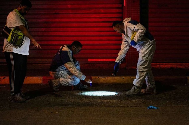 Bei einem neuen Anschlag in Israel sin...in der Kstenstadt Chadera erschossen.  | Foto: Ilia Yefimovich (dpa)