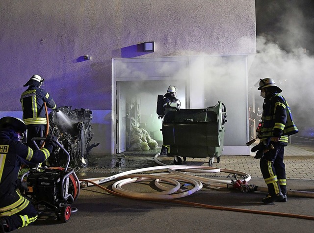 Feuerwehreinsatz beim Brand in einem Mllraum am Sonntag  | Foto: Wolfgang Knstle