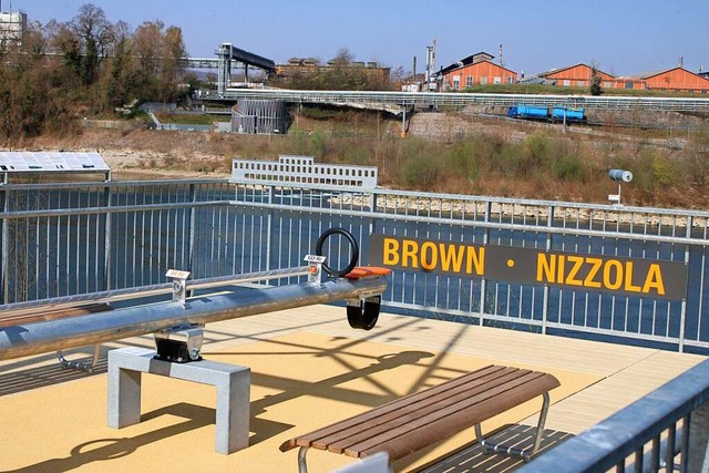 Die neue Plattform mit Infotafeln und ...tragung zwischen Kraftwerken komplett.  | Foto: Rolf Reimann