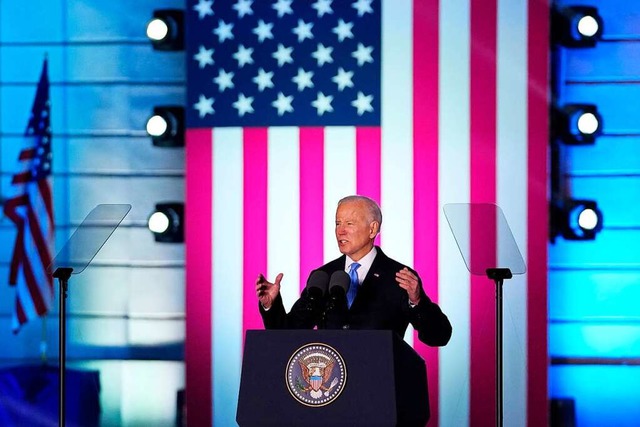 Joe Biden bei seiner Rede in Warschau  | Foto: Petr David Josek (dpa)