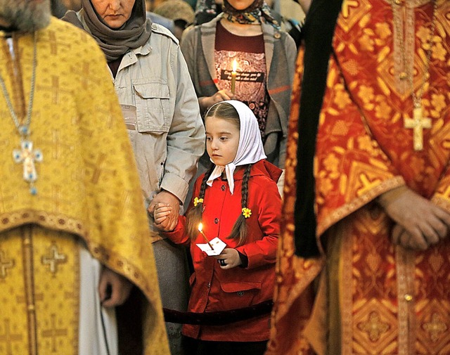 An Ostern werden in Georgien viele Kerzen in der Kirche angezndet.  | Foto: Zurab Kurtsikidze