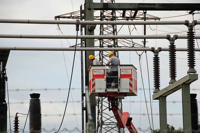 Nach der Fehlerstelle im Stromnetz wird derzeit gesucht.  | Foto: hr