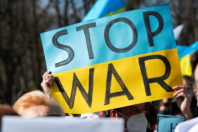 Der Krieg in der Ukraine whlt auch viele Menschen in Deutschland auf.  | Foto: Paul Zinken (dpa)