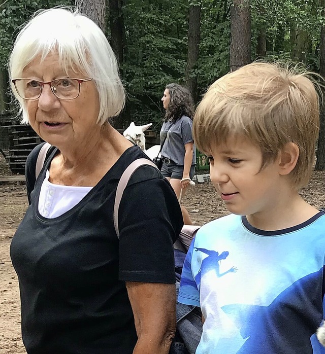 Zisch-Reporter Matteo Hopfenblatt mit seiner Oma Karin Paulus  | Foto: Privat