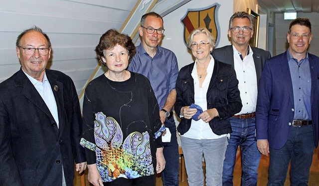Der Vorstand (von links): Erich Hildeb...ann, Brgermeister Marco Muchenberger.  | Foto: Rolf Reimann