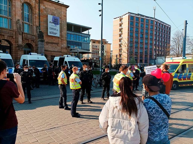 Die Proteste der Coronamanahmen-Gegner liefen am 27. Mrz wieder aus dem Ruder.  | Foto: Peter Disch