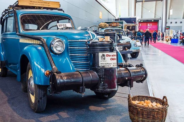 Dieser Opel Olympia aus dem Jahr 1938 ...hler einen Brenner zur Holzvergasung.  | Foto: Sergey Kohl