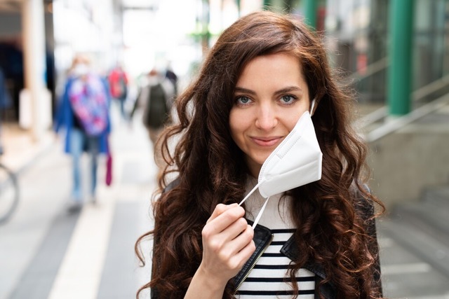 Experten sind der Meinung, dass die Maskenpflicht sinnvoll ist.  | Foto: Wellnhofer Designs / stock.adobe.com