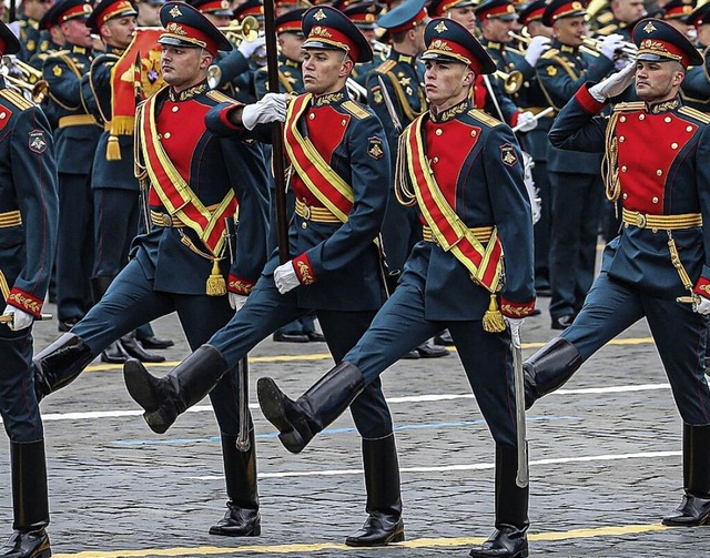 Schert hier einer aus? Militrparade in Moskau  | Foto: Evgeny Sinitsyn