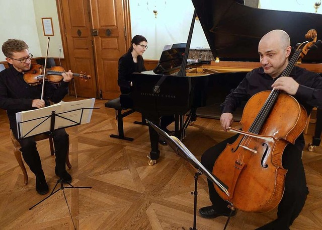 Das Spyros Piano Trio,  mit  Geiger Ba...ue Saison der Schlosskonzerte Beuggen.  | Foto: Roswitha Frey