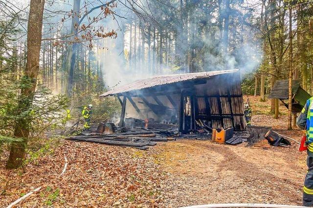 Nach der Waldhtte am Dienstagvormittag brennt am spten Abend ein Bauwagen in Offenburg – Polizei prft den Zusammenhang