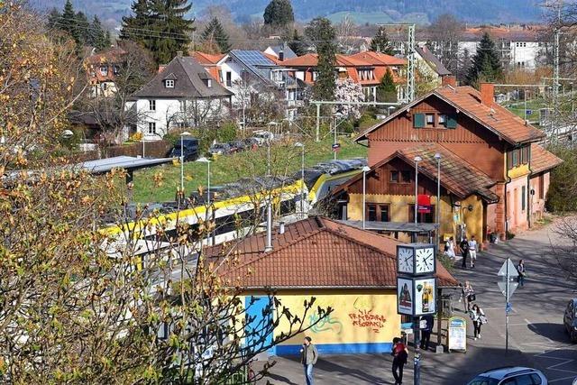Noch wenig Bewegung am Bahnhofsareal in Freiburg-Littenweiler