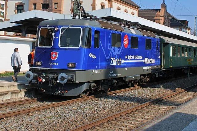 Nostalgischer Rheinexpress fährt zu den Bahnhöfen im Großraum Basel