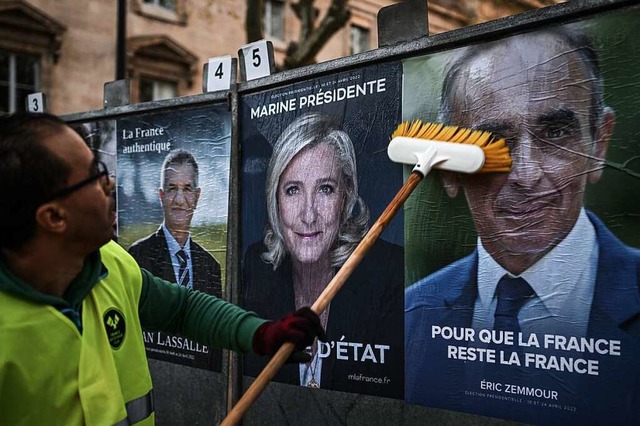 Auf dem Land in Frankreich hat es der ...echtes Plakat) kommen hier besser an.   | Foto: PHILIPPE LOPEZ