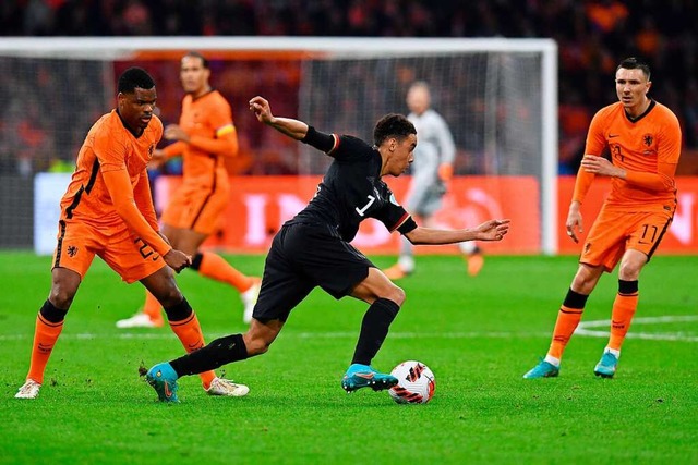 berzeugte mit seiner Instinktsicherhe...d: Jamal Musiala (Mitte) vom FC Bayern  | Foto: JOHN THYS (AFP)