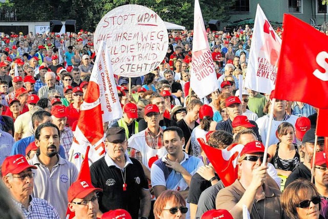 Mitarbeitende  forderten nach Ankndig...hlieung den Erhalt der Arbeitspltze. 