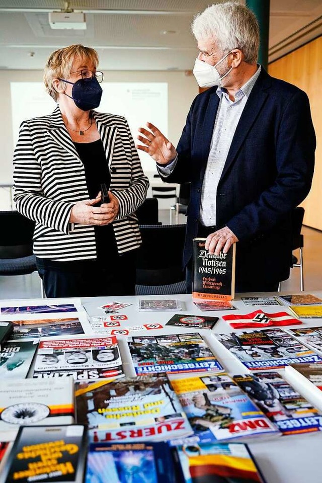 Ministerin Theresia Bauer mit  Wolfgan...Dokumentationsstelle Rechtsextremismus  | Foto: Uwe Anspach (dpa)