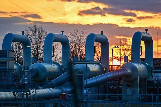 Durch diese Pipeline in Mallnow nahe d...enze fliet vorwiegend russisches Gas.  | Foto: Patrick Pleul (dpa)