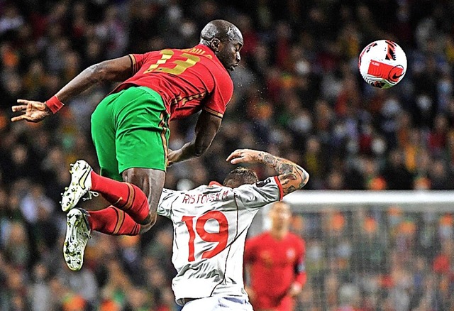 Portugal-Spieler Danilo Pereira befindet sich bereits  im Anflug auf die WM.   | Foto: MIGUEL RIOPA (AFP)