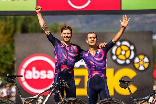 Georg Egger  (l.) und Lukas Baum  am Ziel ihrer Trume: Sieg beim Cape Epic  | Foto: Nick Muzik