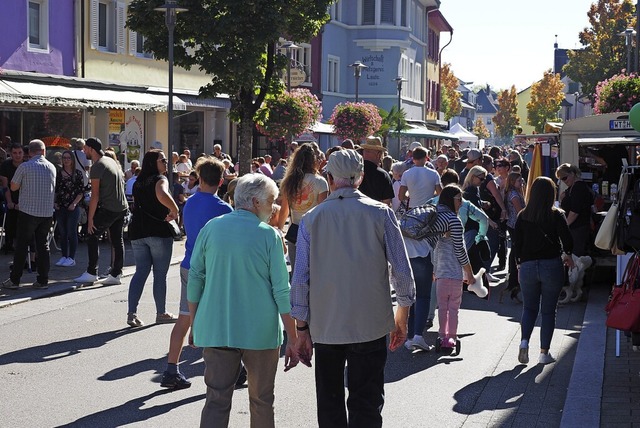 So voll wie hier an einem verkaufsoffe...rs Innenstadt schon lange nicht mehr.   | Foto: Hans Christof Wagner