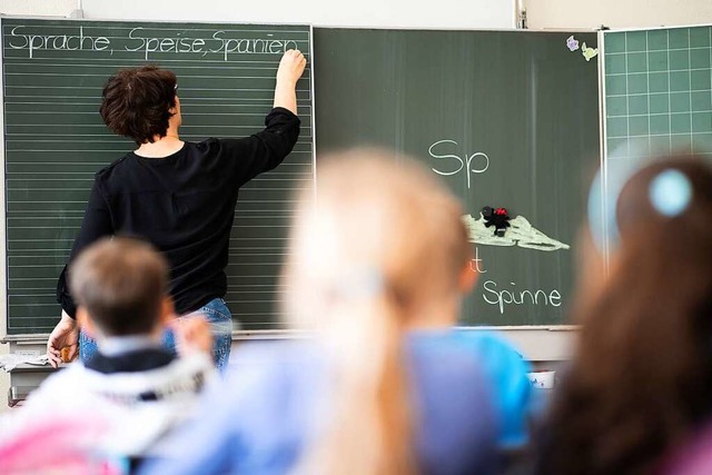 Auch im Neubau der Endinger Grundschul... Schultafeln geschrieben. (Symbolbild)  | Foto: Sebastian Gollnow (dpa)