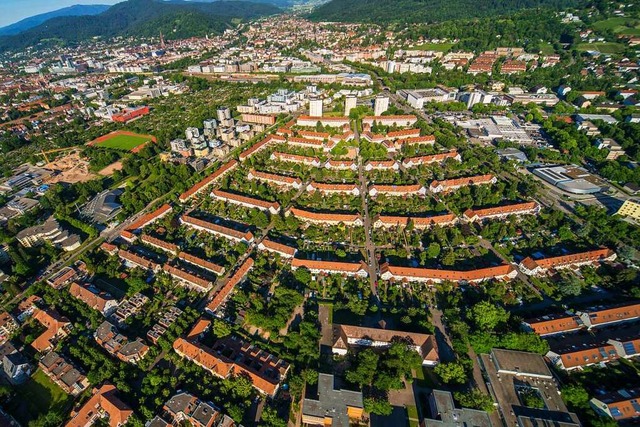 Gartenstadt-Huser sind oft sanierungs...lschutz erlaubt viele Manahmen nicht.  | Foto: Nils Theurer