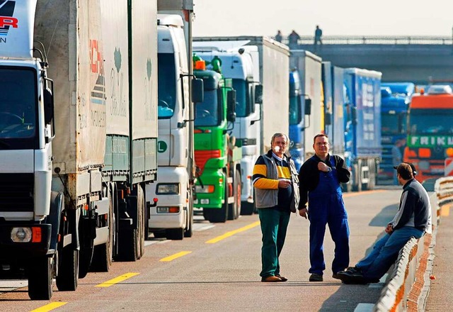 Fachkrfte sind Mangelware &#8211;  unter anderem sind Lkw-Fahrer gesucht.  | Foto: A3399 Arne Dedert