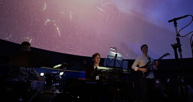Das Schweizer Trio NOVA im Planetarium Freiburg.  | Foto: luchthansa
