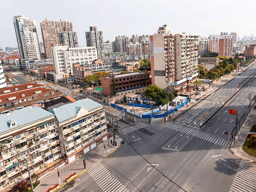 Ein Blick auf die verwaisten Straen im  Yangpu-Bezirk in Shanghai.