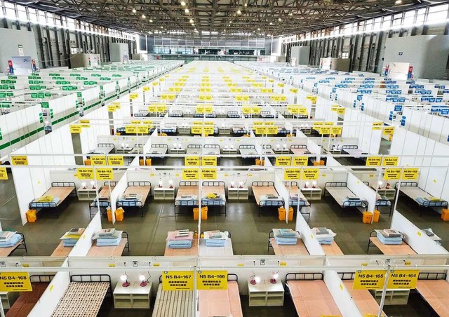 Eine Quarantnezone im Shanghai New International Expo Center.  | Foto: Ding Ting (dpa)