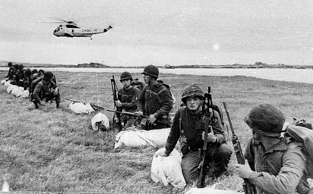 Argentinische Soldaten im Falkland-Krieg  | Foto: --- (dpa)