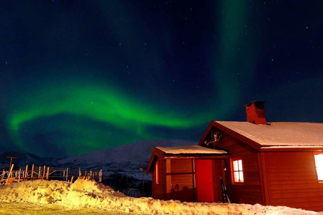 Homeoffice mit grandiosem Ausblick: Mi...sind dabei sogar Nordlichter zu sehen.  | Foto: Andrea Warnecke (dpa)