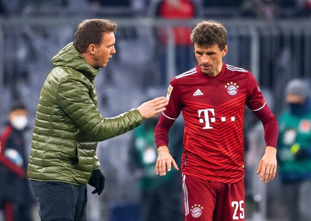 FC Bayern Coach Julian Nagelsmann mit Thomas Mller.  | Foto: Sven Hoppe (dpa)