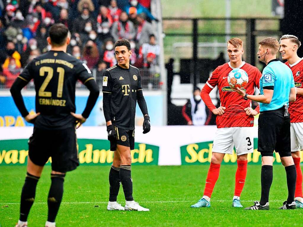 Der SC Freiburg verliert 1:4 gegen den FC Bayern Mnchen.