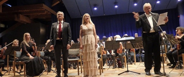 Das Markgrfler Symphonieorchester (Le...ran) und Werner Baumgartner (Bariton).  | Foto: Bianca Flier