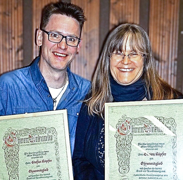 Elvira Kpfer und Stefan Kpfer musizieren seit rund 30 Jahren im Verein.  | Foto: privat