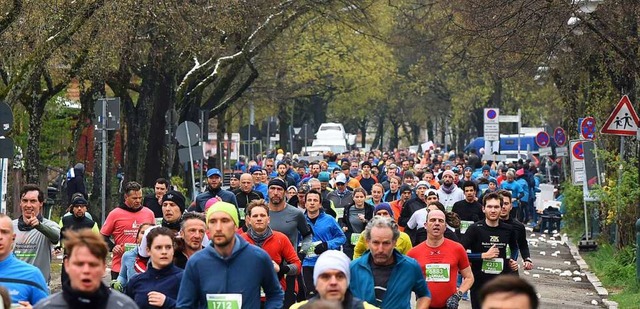 Der Andrang beim Freiburg-Marathon war trotz schlechten Wetters gro.  | Foto: Rita Eggstein