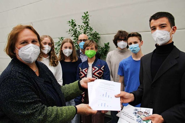 Die Presse-AG des Kenzinger Gymnasiums traf Theresa Schopper (links).  | Foto: Gymnasium Kenzingen