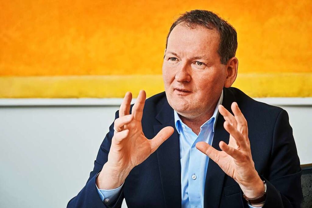 Evonik-Standortleiter Hermann Becker h...tandort Rheinfelden zurckgekehrt ist.  | Foto: Verena Pichler